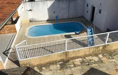 Imagem: A casa possui 3 Dormitórios, 5 Banheiros, 2 Vagas na garagem