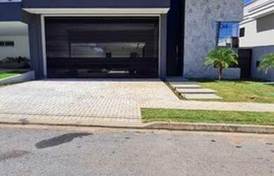 Imagem: A casa em condomínio possui 4 Dormitórios, 4 Banheiros, 4