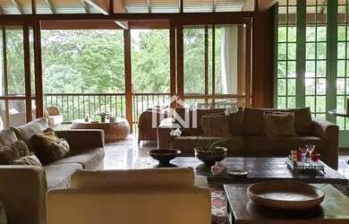 Imagem: A casa em condomínio possui 5 Dormitórios, 5 Banheiros, 5