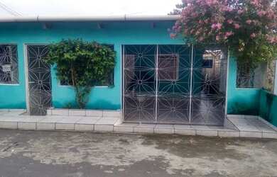 Imagem: A casa possui 2 Dormitórios, 1 Banheiro, 2 Vagas na garagem