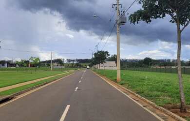 Imagem: O terreno possui 300m² de Área, Imóvel novo e está localizado