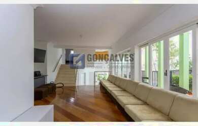 Imagem: A casa possui 5 Dormitórios, 5 Banheiros, 5 Vagas na garagem