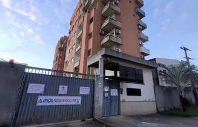 Imagem: O apartamento possui 3 Dormitórios, 1 Banheiro, 2 Vagas na