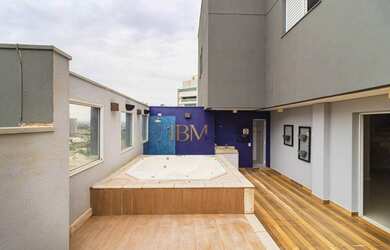 Imagem: O apartamento na cobertura possui 3 Dormitórios, 5 Banheiros