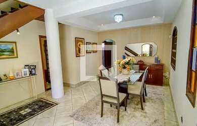 Imagem: A casa possui 5 Dormitórios, 5 Banheiros, 1 Vaga na garagem