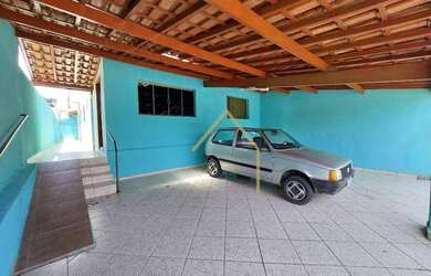 Imagem: A casa possui 3 Dormitórios, 1 Banheiro, 3 Vagas na garagem