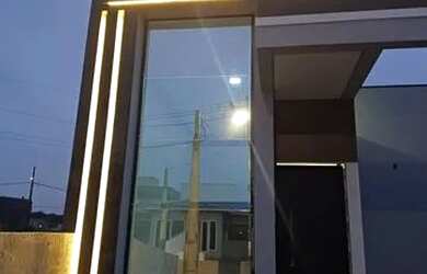 Imagem: A casa possui 3 Dormitórios, 2 Banheiros, 2 Vagas na garagem