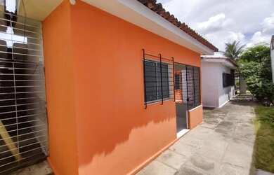 Imagem: A casa em condomínio possui 3 Dormitórios, 1 Banheiro, 1 Vaga