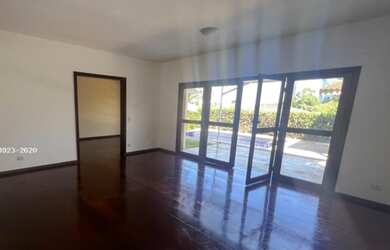 Imagem: A casa em condomínio possui 4 Dormitórios, 5 Banheiros, 4