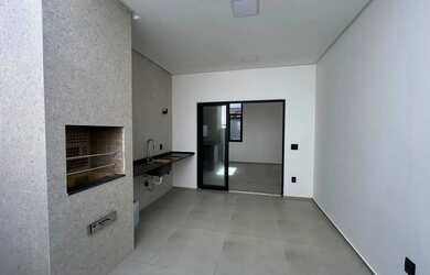 Imagem: A casa em condomínio possui 3 Dormitórios, 2 Banheiros, 2