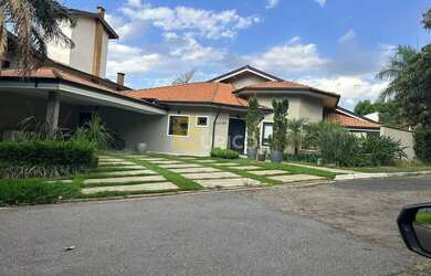 Imagem: A casa em condomínio possui 4 Dormitórios, 5 Banheiros, 3