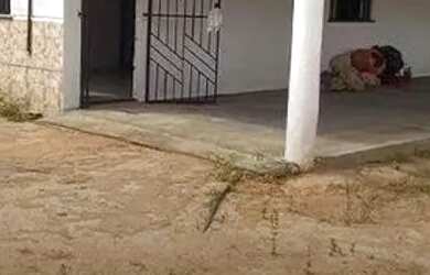 Imagem: A casa possui 2 Dormitórios, 2 Banheiros, 3 Vagas na garagem