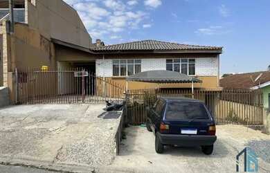 Imagem: A casa possui 3 Dormitórios, 3 Banheiros, 5 Vagas na garagem