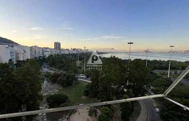 Imagem: O apartamento possui 4 Dormitórios, 2 Banheiros, 213m² de