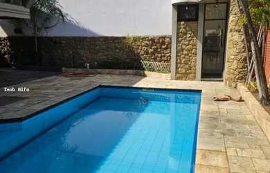 Imagem: A casa em condomínio possui 4 Dormitórios, 5 Banheiros, 4