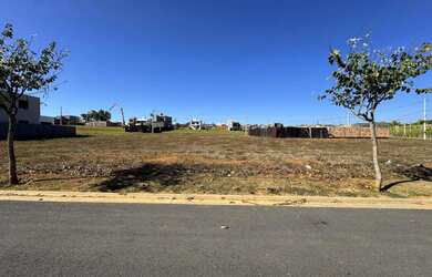 Imagem: O terreno possui 12m² de Área, Imóvel novo e está localizado