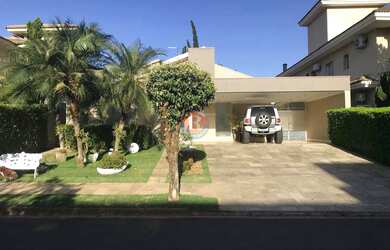 Imagem: A casa em condomínio possui 4 Dormitórios, 5 Banheiros, 5