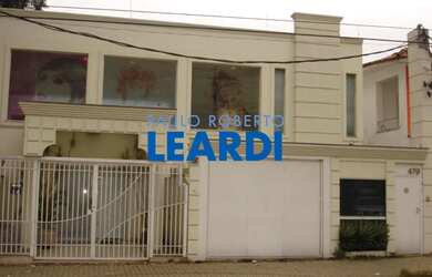 Imagem: O depósito possui 2 Vagas na garagem e 658m² de Área e está