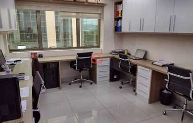 Imagem: O depósito possui 3 Vagas na garagem e 59m² de Área e está