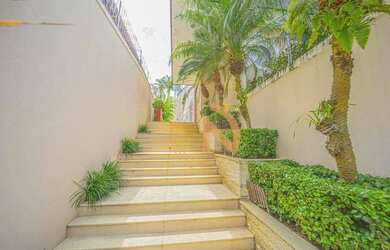 Imagem: A casa possui 5 Dormitórios, 5 Banheiros e 687m² de Área