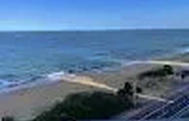 Imagem: O apartamento possui 5 Dormitórios, 3 Banheiros, 2 Vagas na