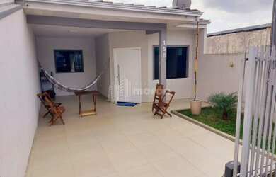 Imagem: A casa possui 3 Dormitórios, 2 Banheiros, 2 Vagas na garagem