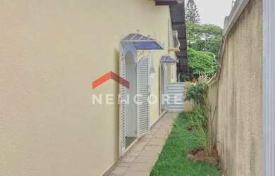 Imagem: A casa possui 4 Dormitórios, 4 Banheiros, 4 Vagas na garagem