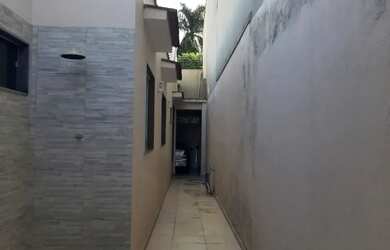 Imagem: A casa possui 3 Dormitórios, 1 Vaga na garagem e 200m² de