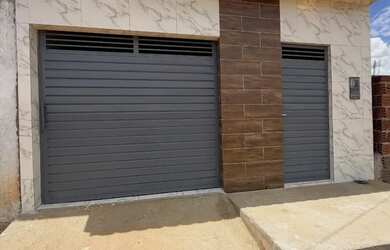 Imagem: A casa possui 3 Dormitórios, 2 Banheiros e Imóvel novo e está