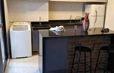 Imagem: O apartamento possui 1 Dormitório, 1 Banheiro, 1 Vaga na garagem