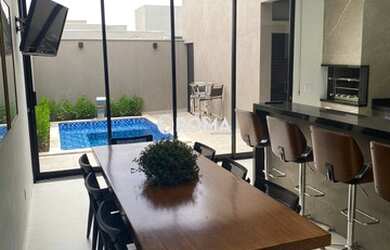 Imagem: A casa possui 3 Dormitórios, 5 Banheiros, 4 Vagas na garagem