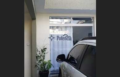 Imagem: A casa possui 3 Dormitórios, 4 Banheiros, 2 Vagas na garagem