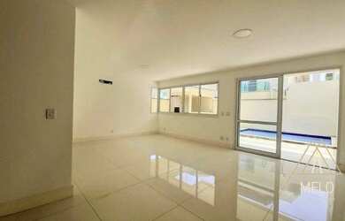 Imagem: A casa em condomínio possui 4 Dormitórios, 5 Banheiros, 2