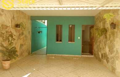 Imagem: A casa possui 3 Dormitórios, 3 Banheiros, 2 Vagas na garagem