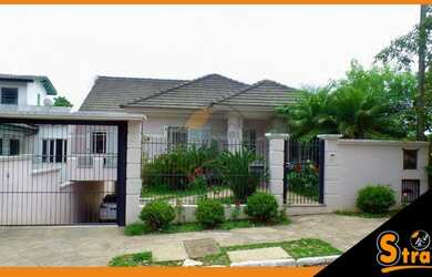 Imagem: A casa possui 3 Dormitórios, 4 Banheiros, 4 Vagas na garagem