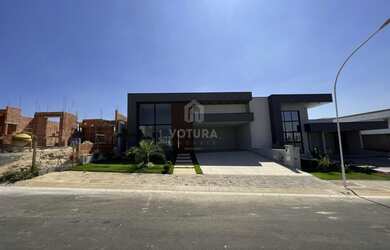 Imagem: A casa em condomínio possui 3 Dormitórios, 3 Banheiros, 4