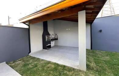 Imagem: A casa em condomínio possui 3 Dormitórios, 3 Banheiros, 4