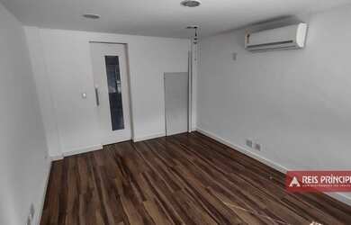 Imagem: O depósito possui 1 Vaga na garagem, 60m² de Área e está