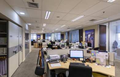 Imagem: O depósito possui 5 Vagas na garagem, 1.660m² de Área e