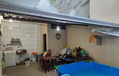 Imagem: A casa possui 3 Dormitórios, 4 Banheiros, 2 Vagas na garagem