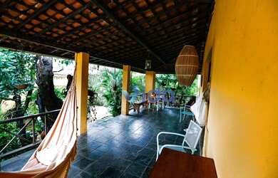 Imagem 15: Três casas, 6 quartos, inseridas em uma área verde de 3.500 metros,...