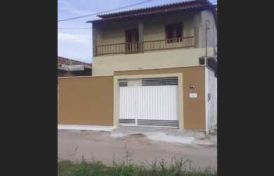 Imagem: A casa possui 4 Dormitórios, 3 Banheiros, 1 Vaga na garagem