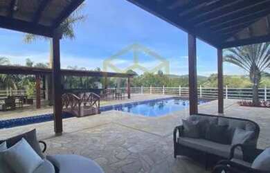 Imagem: A casa em condomínio possui 5 Dormitórios, 5 Banheiros, 4