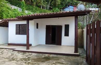 Imagem: A casa possui 2 Dormitórios, 1 Banheiro, 1 Vaga na garagem