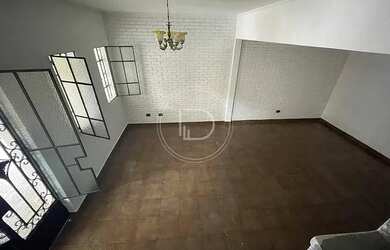 Imagem: A casa possui 3 Dormitórios, 4 Banheiros, 2 Vagas na garagem