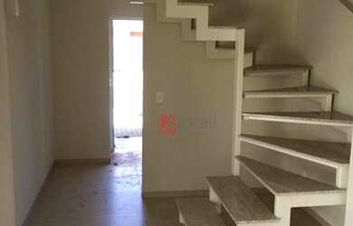 Imagem: A casa em condomínio possui 3 Dormitórios, 2 Banheiros, 2