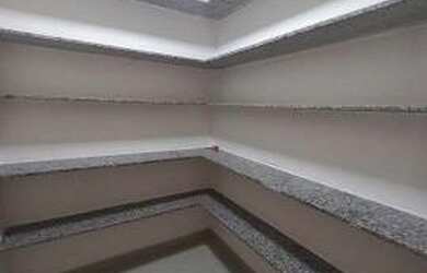 Imagem: A casa possui 3 Dormitórios, 5 Banheiros, 2 Vagas na garagem