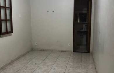 Imagem: A casa possui 4 Dormitórios, 3 Banheiros, 2 Vagas na garagem