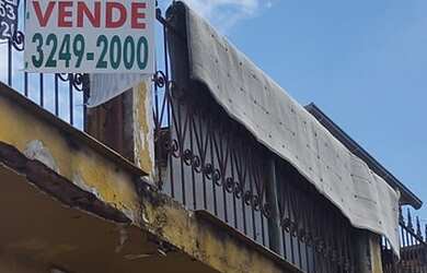 Imagem: A casa possui 5 Dormitórios, 3 Banheiros, 3 Vagas na garagem