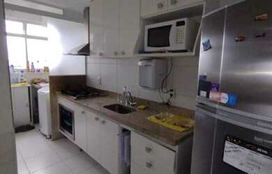 Imagem: O apartamento possui 3 Dormitórios, 1 Banheiro, 1 Vaga na garagem